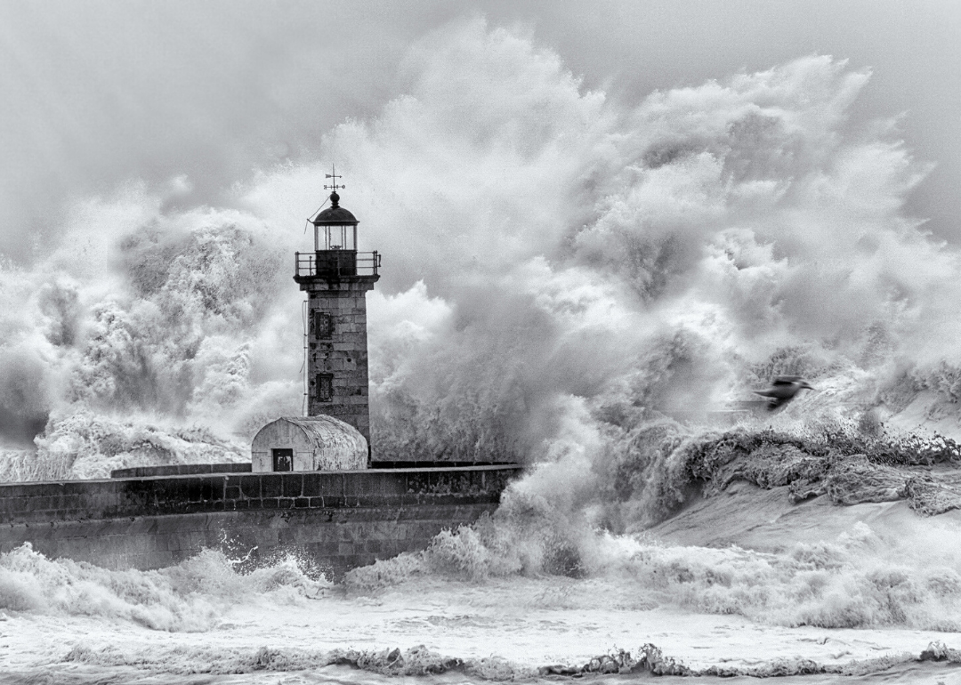 1927: Storms pass the U.S., hit Canada